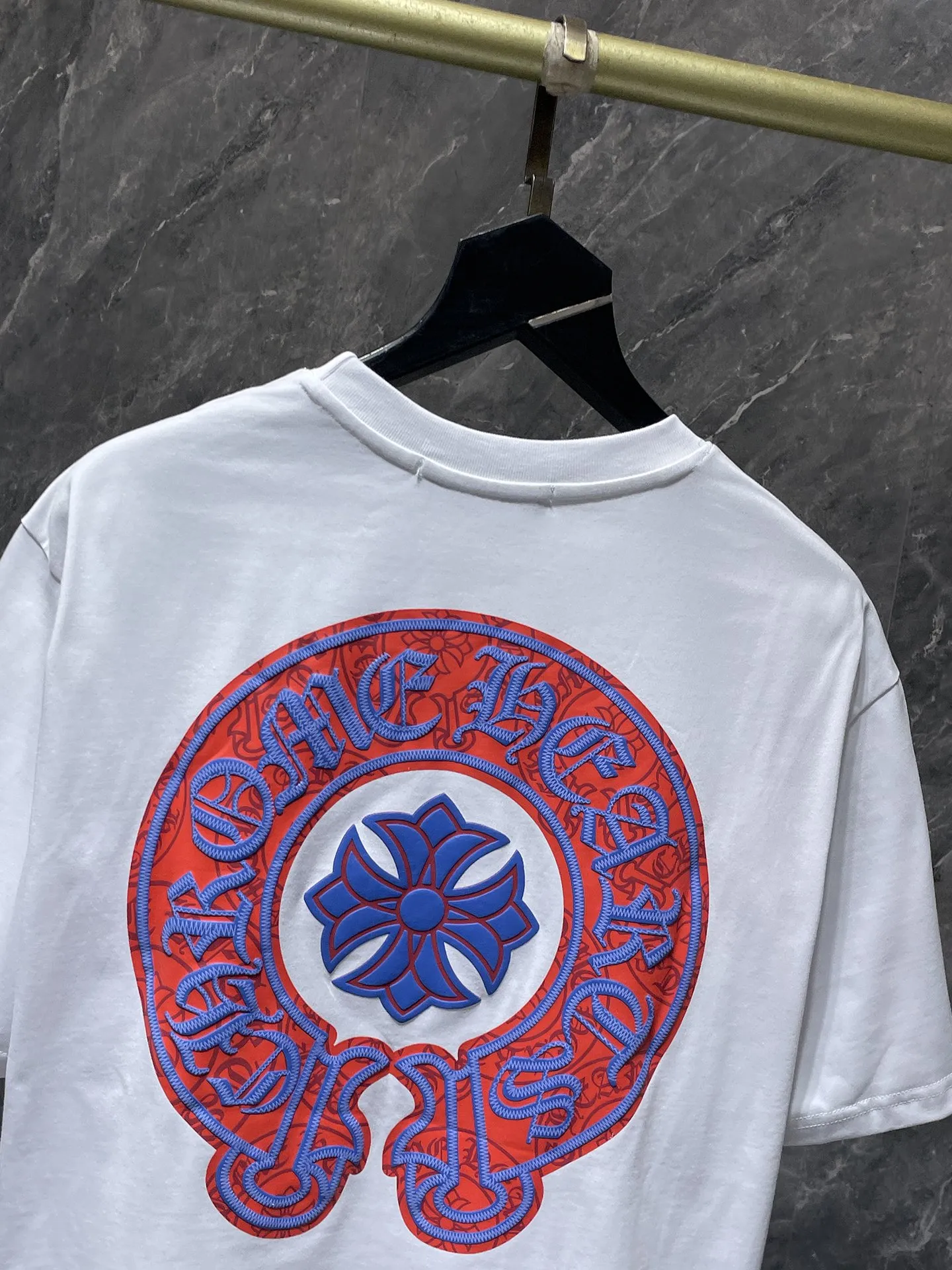 P146 New Chrome Hearts 25ss high version released in summer! ! High-weight, environmentally friendly and high-quality top-quality fabrics 260g~270g Crow Sanskrit horseshoe foam short-sleeves. Counter synchronization. 1:1 replica version. Recommended colors: white, black